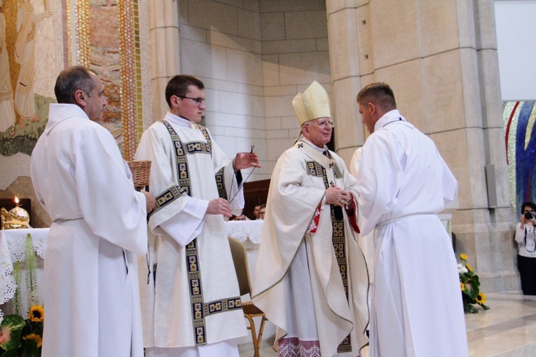 Błogosławieństwo nowych nadzwyczajnych szafarzy Komunii Świętej 2020