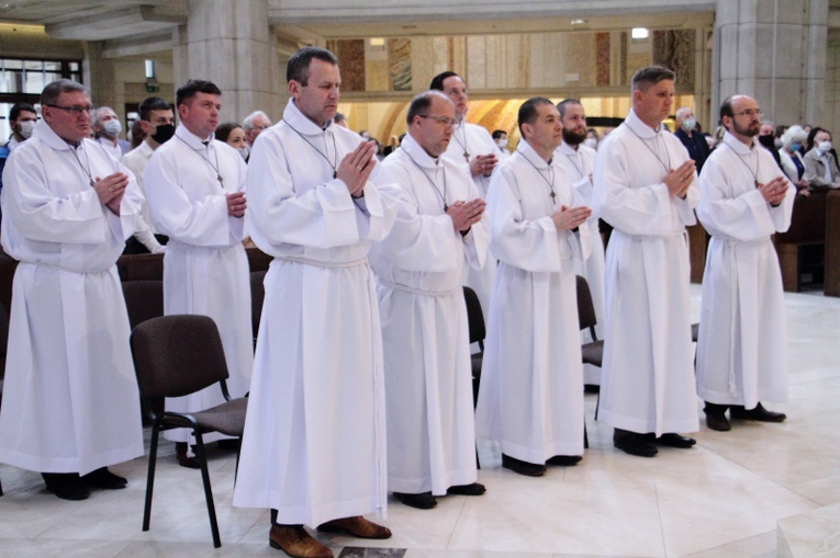 Błogosławieństwo nowych nadzwyczajnych szafarzy Komunii Świętej 2020