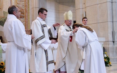Archidiecezja krakowska ma 41 nowych nadzwyczajnych szafarzy Komunii Świętej