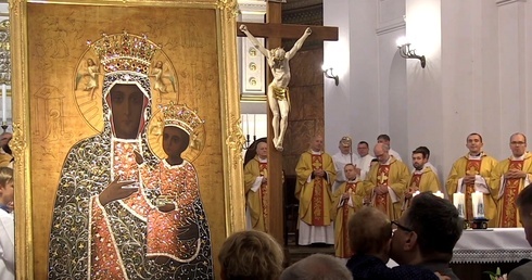 Korony dla Matki Bożej Muranowskiej