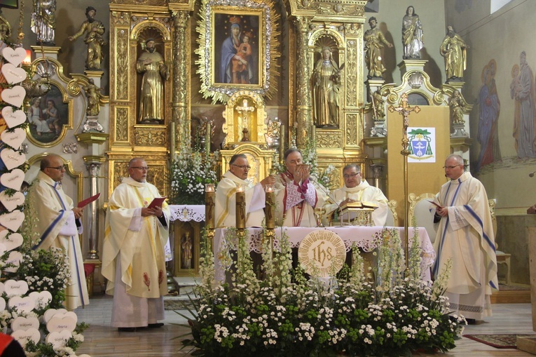 Łącko. 800-lecie parafii i 300. rocznica konsekracji kościoła