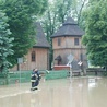 Po ulewnych deszczach zalane m.in. centrum Łapanowa