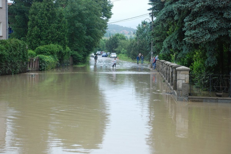 Zalane centrum Łapanowa