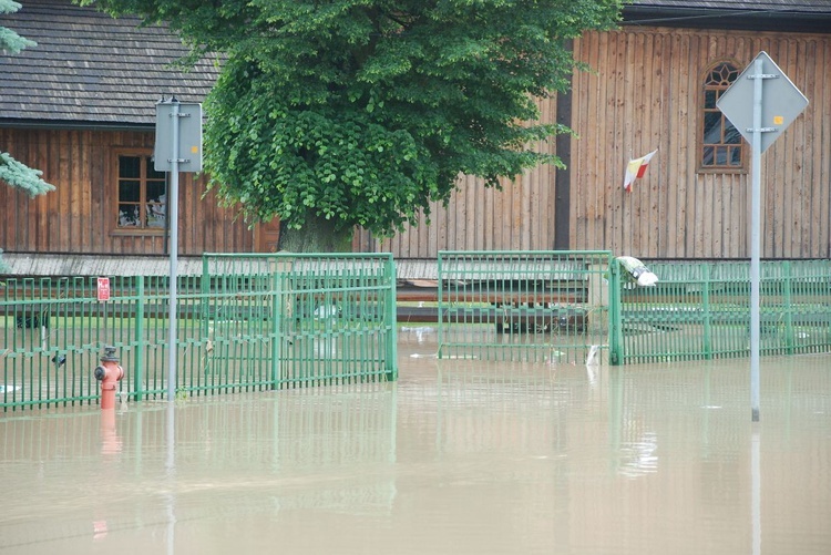 Zalane centrum Łapanowa