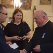 Medal wręczył Paweł Sułek, doradca Prezydenta RP.