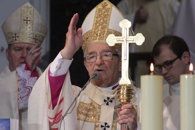 Abp Sławoj Leszek Głódź przyjął święcenia prezbiteratu z rąk bp. Henryka Gulbinowicza. 