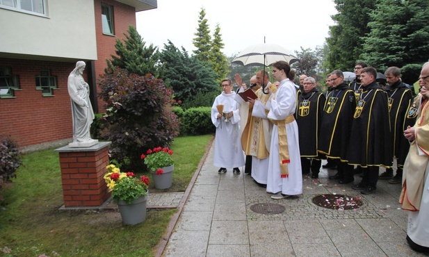 Poświęcenie figury Pana Jezusa u bielskich pallotynów.