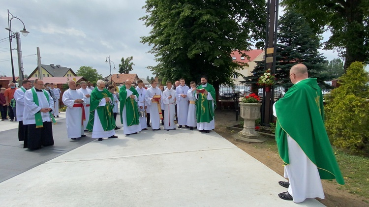 Wola Rzędzińska. Wprowadzenie relikwii błogosławionych męczenników z Pariacoto