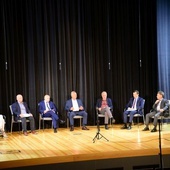 Nisko, NCK. Dyskusyjny panel.