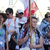 W czasie pielgrzymowania trzeba będzie zachować odpowiedni dystans oraz mieć maseczki i środki do dezynfekcji rąk.