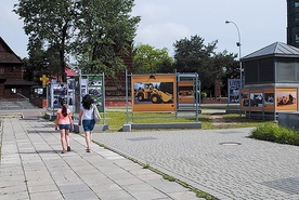 Ukazuje ogromny dorobek huty Stalowa Wola i jej poprzedniczki.