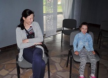 Na pierwsze zajęcia Partycja przyszła z mamą.