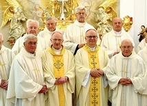 Wspólne zdjęcie po jubileuszowej Eucharystii.