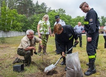 Kolejne owoce pamięci zostały posadzone na terenie województwa łódzkiego.