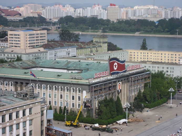 Korea Płn. łagodzi napięcia i wstrzymuje plany wojskowe przeciw Korei Płd.