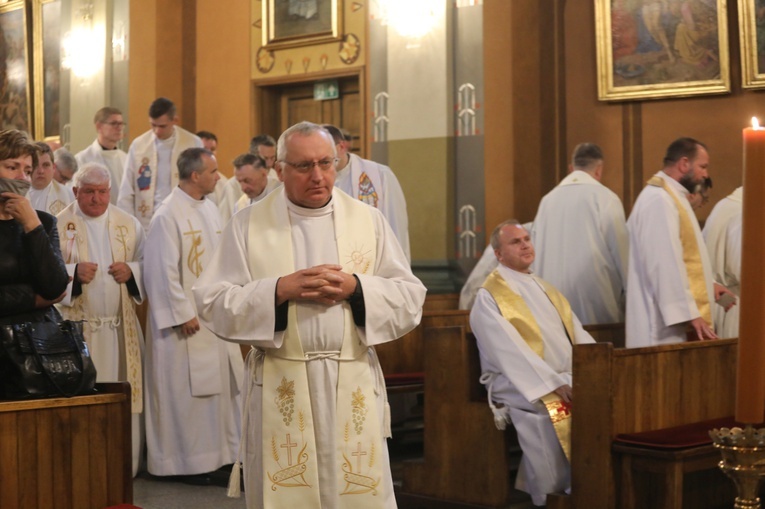 Modlitwa przy trumnie śp. ks. prał. Zbigniewa Powady