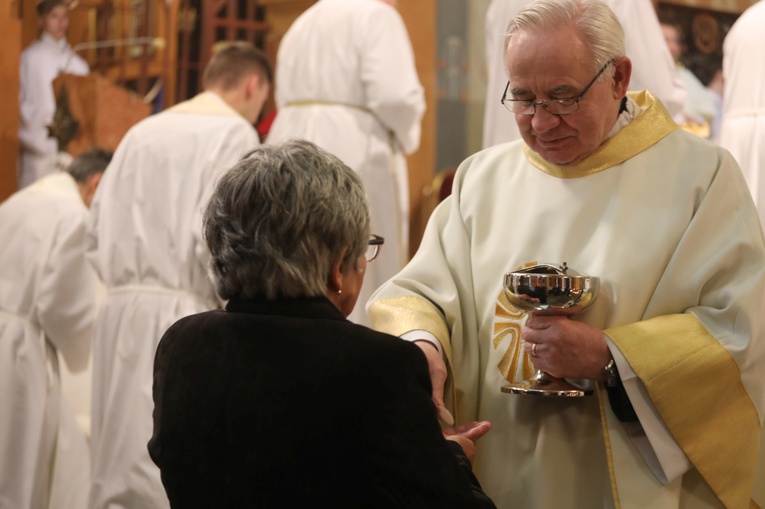 Modlitwa przy trumnie śp. ks. prał. Zbigniewa Powady