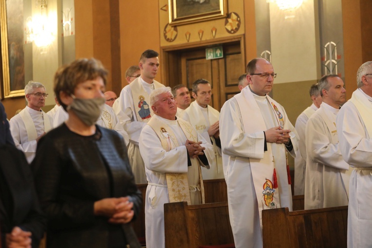 Modlitwa przy trumnie śp. ks. prał. Zbigniewa Powady