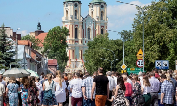 Od kilku lat Polacy i Litwini idą w procesji razem. Ramię w ramię.