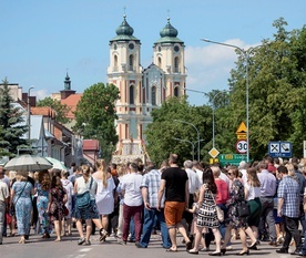 Od kilku lat Polacy i Litwini idą w procesji razem. Ramię w ramię.