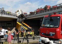 Nieoficjalnie: Kierowca autobusu, który spadł z S8, był pod wpływem amfetaminy