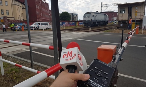 Sosnowiec. W ramach akcji " Bezpieczny piątek" pojawili się w mieście ambasadorzy bezpieczeństwa ze spółki PKP Polskie Linie Kolejowe