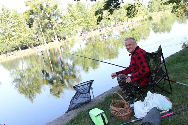 Zawody wędkarskie o puchar biskupa