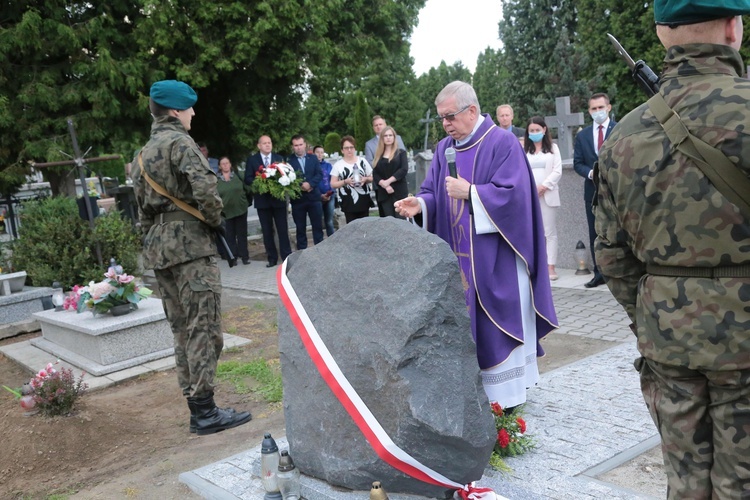 Obelisk w Lubzinie