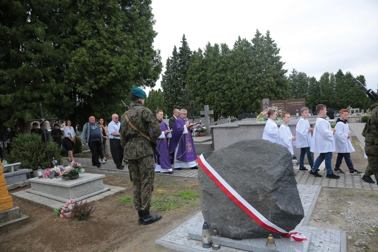 Obelisk w Lubzinie