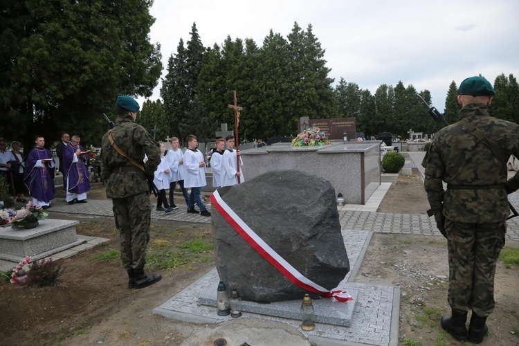 Obelisk w Lubzinie