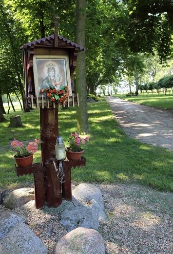 Cykl wakacyjny. Charłupia Mała. Sanktuarium Matki Bożej Charłupskiej Księżnej Sieradzkiej