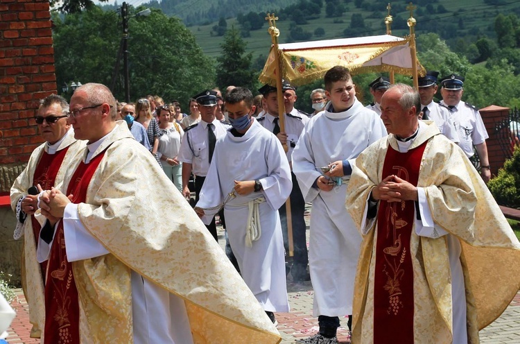 Wprowadzenie relikwii bł. ks. Jerzego Popiełuszki w Rycerce Górnej