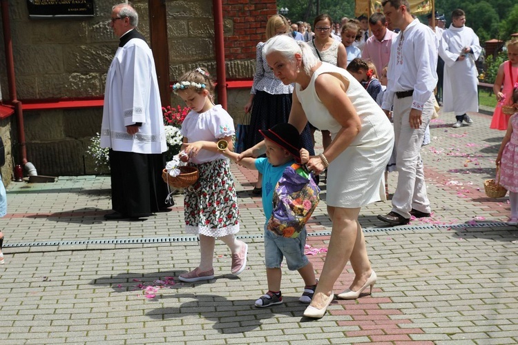 Wprowadzenie relikwii bł. ks. Jerzego Popiełuszki w Rycerce Górnej