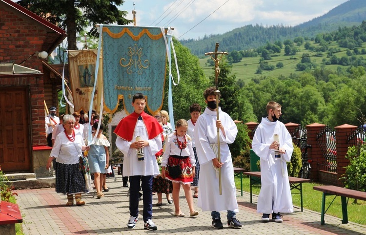 Wprowadzenie relikwii bł. ks. Jerzego Popiełuszki w Rycerce Górnej