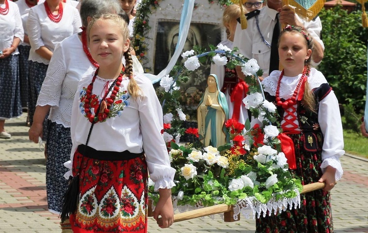 Wprowadzenie relikwii bł. ks. Jerzego Popiełuszki w Rycerce Górnej