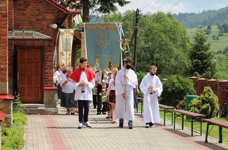 Wprowadzenie relikwii bł. ks. Jerzego Popiełuszki w Rycerce Górnej