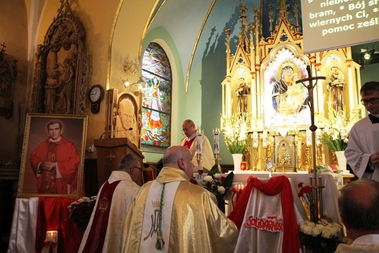 Wprowadzenie relikwii bł. ks. Jerzego Popiełuszki w Rycerce Górnej