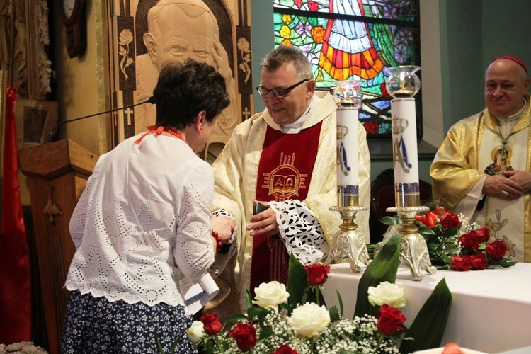 Wprowadzenie relikwii bł. ks. Jerzego Popiełuszki w Rycerce Górnej