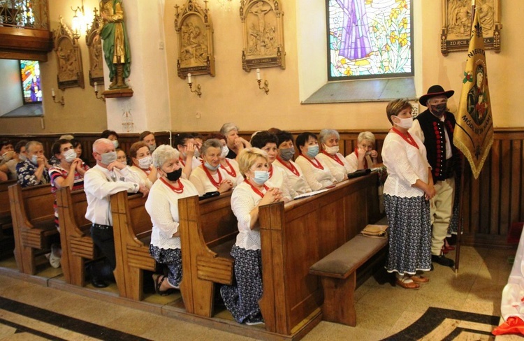 Wprowadzenie relikwii bł. ks. Jerzego Popiełuszki w Rycerce Górnej