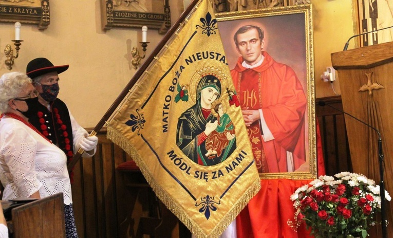 Wprowadzenie relikwii bł. ks. Jerzego Popiełuszki w Rycerce Górnej