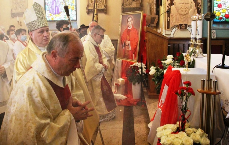 Wprowadzenie relikwii bł. ks. Jerzego Popiełuszki w Rycerce Górnej