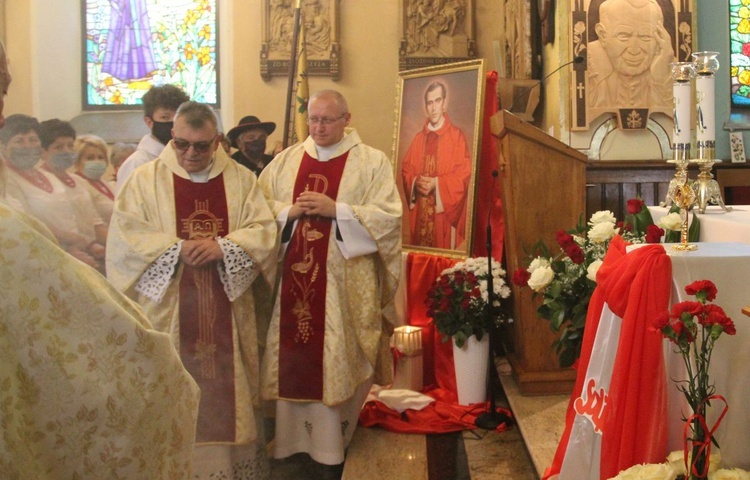 Wprowadzenie relikwii bł. ks. Jerzego Popiełuszki w Rycerce Górnej