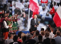 Andrzej Duda rozpoczął kampanię w Łowiczu 20 lutego. Dziś, w tym samym miejscu, oczekiwał na wynki I tury wyborów.