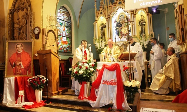 Odpustowej Mszy św. w Rycerce Górnej przewodniczył bp Piotr Greger.