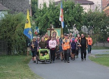 ▲	W pielgrzymce łącznie weźmie udział kilkaset osób,  chociaż co dnia będzie wędrowało ich nie więcej niż 50.