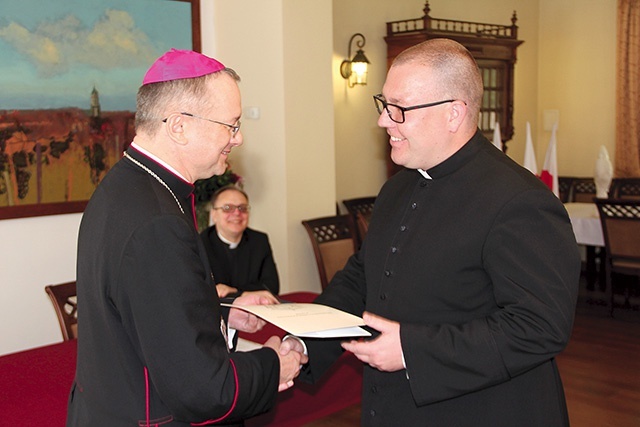 ▲	Nowym sekretarzem bp. Tadeusza Lityńskiego został ks. Norbert Lasota, który posługiwał w Rzepinie.