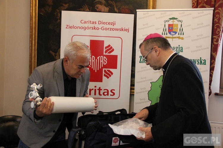 Respirator dla żarskiego szpitala od Caritas