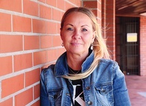 Teresa Dykier ma 48 lat, jest żoną i matką. Mieszka na terenie parafii pw. św. Alberta Wielkiego we Wrocławiu.