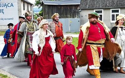 Zjazdowi przewodził symbolicznie mąż królowej Marysieńki (Waldemar Młodawski) w oprawie GRH z Bydgoszczy.