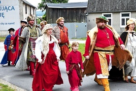 Zjazdowi przewodził symbolicznie mąż królowej Marysieńki (Waldemar Młodawski) w oprawie GRH z Bydgoszczy.